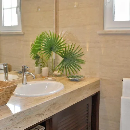 Villa In A Quiet Area With Private Pool Near The Golf Courses And The Marina Vilamoura
