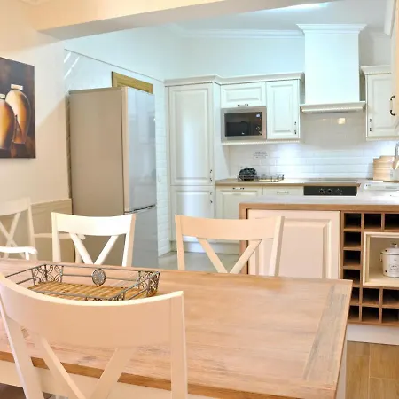 Villa In A Quiet Area With Private Pool Near The Golf Courses And The Marina