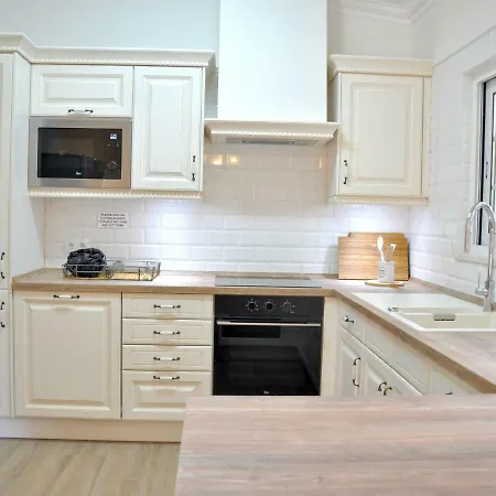 Villa In A Quiet Area With Private Pool Near The Golf Courses And The Marina Vilamoura
