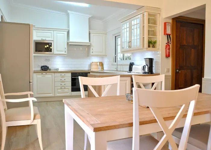 Villa In With Private Pool Vilamoura